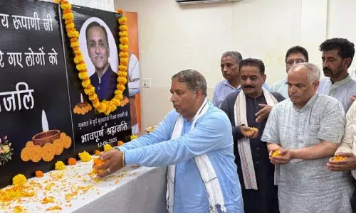 J&K भाजपा ने अहमदाबाद हवाई त्रासदी पीड़ितों के लिए श्रद्धांजलि सभा आयोजित की J&K भाजपा ने अहमदाबाद हवाई त्रासदी पीड़ितों के लिए श्रद्धांजलि सभा आयोजित की