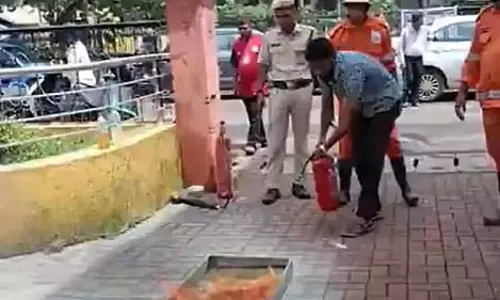 GOA: अग्निशमन विभाग ने सार्वजनिक तैयारी को बढ़ावा देने के लिए बिचोलिम में आपातकालीन प्रदर्शन आयोजित किया GOA: अग्निशमन विभाग ने सार्वजनिक तैयारी को बढ़ावा देने के लिए बिचोलिम में आपातकालीन प्रदर्शन आयोजित किया