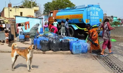 Balrampur: तराई क्षेत्र में पानी की किल्लत, ग्रामीणों ने लगाई प्रशासन से गुहार Balrampur: तराई क्षेत्र में पानी की किल्लत, ग्रामीणों ने लगाई प्रशासन से गुहार