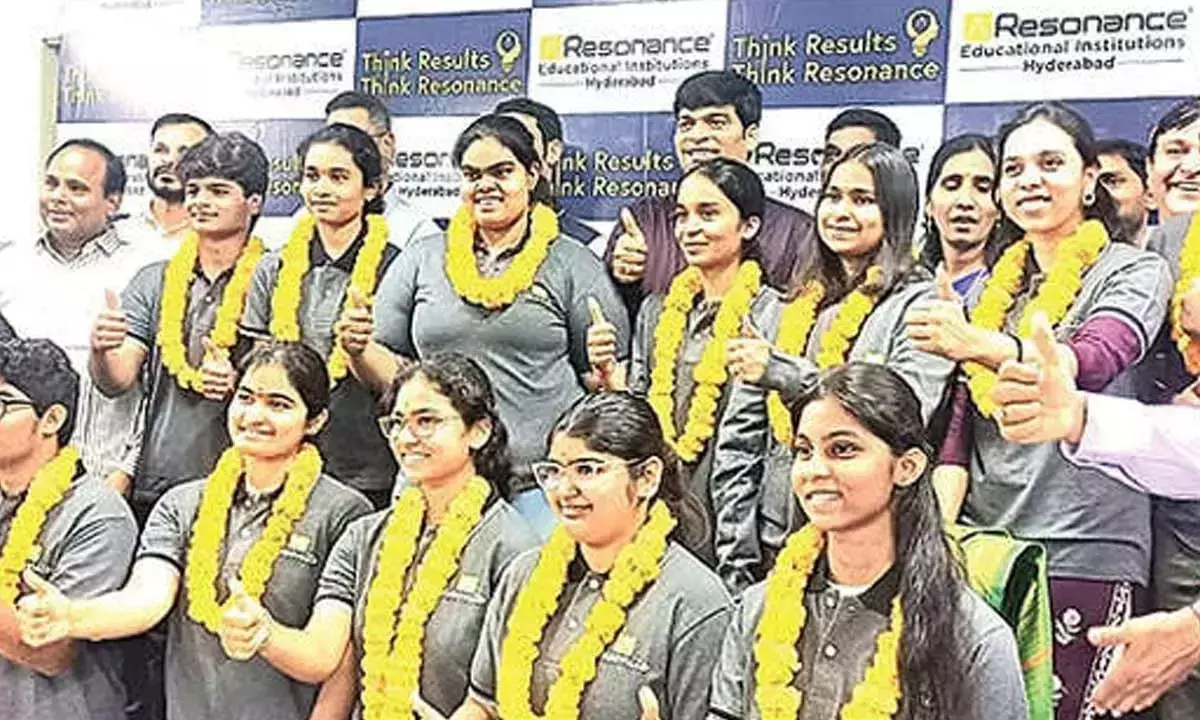 Telangana: टीजी से पांच लोग NEET-2025 के शीर्ष 100 में शामिल