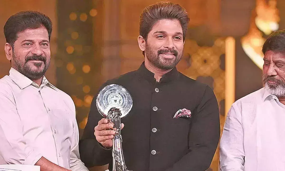 Telangana: मुख्यमंत्री ने गद्दार फिल्म पुरस्कार प्रदान किये Telangana: मुख्यमंत्री ने गद्दार फिल्म पुरस्कार प्रदान किये