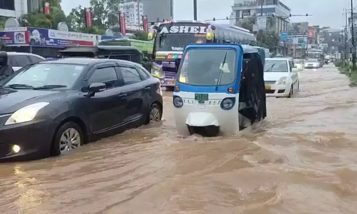 Karnataka में बारिश का कहर: भूस्खलन से NH-169 अवरुद्ध, मंगलुरु में शहरी इलाकों में बाढ़ Karnataka में बारिश का कहर: भूस्खलन से NH-169 अवरुद्ध, मंगलुरु में शहरी इलाकों में बाढ़