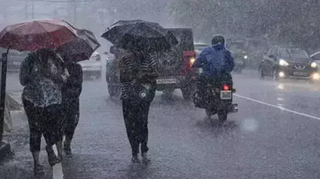 Kerala में बारिश तेज, सोमवार को तीन जिलों में शिक्षण संस्थानों में छुट्टी