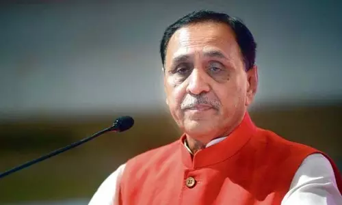 Gujarat में विजय रूपाणी के निधन पर कल एक दिन का राजकीय शोक घोषित Gujarat में विजय रूपाणी के निधन पर कल एक दिन का राजकीय शोक घोषित