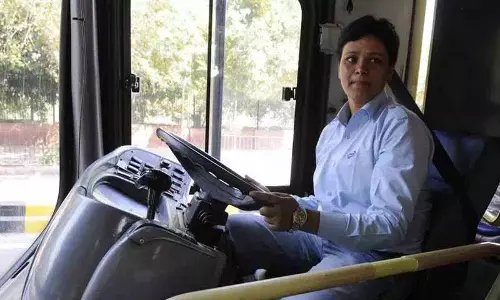 आदिवासी बालिका सरिता आरटीसी में पहली महिला बस चालक बनी
