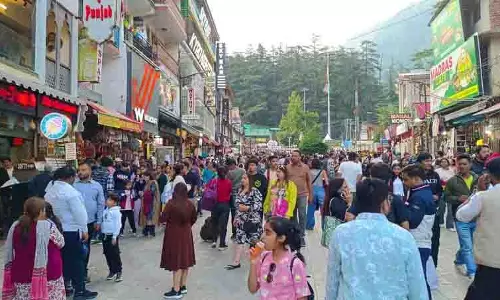 Himachal: गर्मी से राहत पाने के लिए पर्यटकों के लिए आकर्षण का केंद्र बना मनाली Himachal: गर्मी से राहत पाने के लिए पर्यटकों के लिए आकर्षण का केंद्र बना मनाली