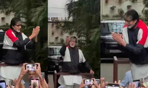 तेज बारिश में भी बिग बी के दीवानों का जोश नहीं थमा तेज बारिश में भी बिग बी के दीवानों का जोश नहीं थमा