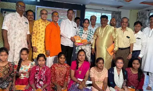 छात्र शिक्षा के स्तंभ हैं: MLA Kaleru Venkatesh छात्र शिक्षा के स्तंभ हैं: MLA Kaleru Venkatesh