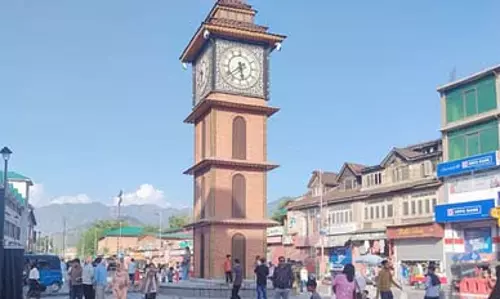 पहलगाम हमले के बाद श्रीनगर में लौटी रौनक, लाल चौक फिर हुआ गुलजार पहलगाम हमले के बाद श्रीनगर में लौटी रौनक, लाल चौक फिर हुआ गुलजार