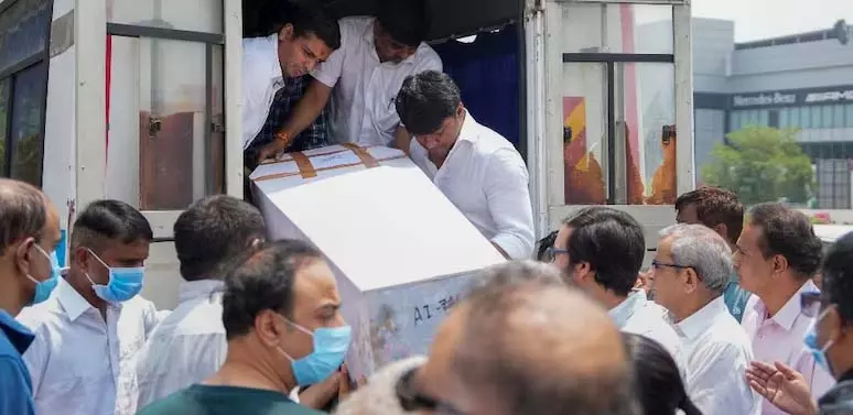 विमान हादसा अहमदाबाद, 33 परिवार को मिला डेड बॉडी , DNA टेस्ट जारी विमान हादसा अहमदाबाद, 33 परिवार को मिला डेड बॉडी , DNA टेस्ट जारी