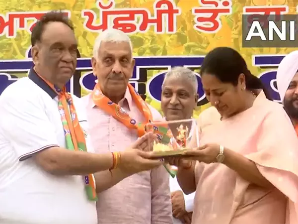 मुख्यमंत्री गुप्ता ने लुधियाना में BJP उम्मीदवार के लिए प्रचार किया मुख्यमंत्री गुप्ता ने लुधियाना में BJP उम्मीदवार के लिए प्रचार किया