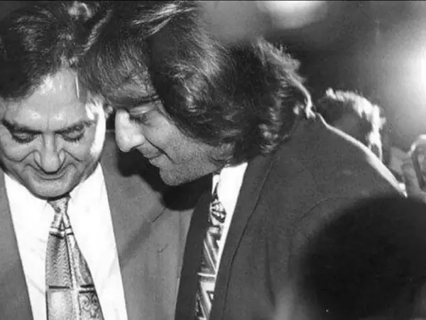 Sanjay Dutt ने फादर्स डे पर अपने पिता सुनील दत्त को भावभीनी श्रद्धांजलि दी Sanjay Dutt ने फादर्स डे पर अपने पिता सुनील दत्त को भावभीनी श्रद्धांजलि दी