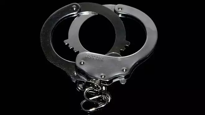 अंधेरी-कुर्ला सड़क दुर्घटना में 60 वर्षीय पैदल यात्री की मौत के मामले में ऑटो चालक ने आत्मसमर्पण किया अंधेरी-कुर्ला सड़क दुर्घटना में 60 वर्षीय पैदल यात्री की मौत के मामले में ऑटो चालक ने आत्मसमर्पण किया