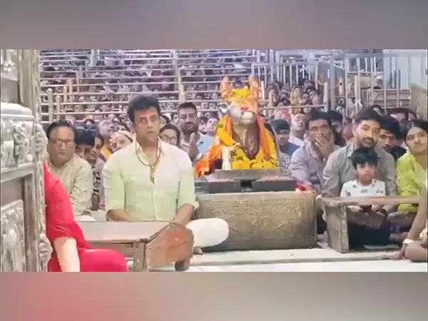 BJP सांसद रवि किशन ने उज्जैन के श्री महाकालेश्वर मंदिर में पूजा-अर्चना की BJP सांसद रवि किशन ने उज्जैन के श्री महाकालेश्वर मंदिर में पूजा-अर्चना की