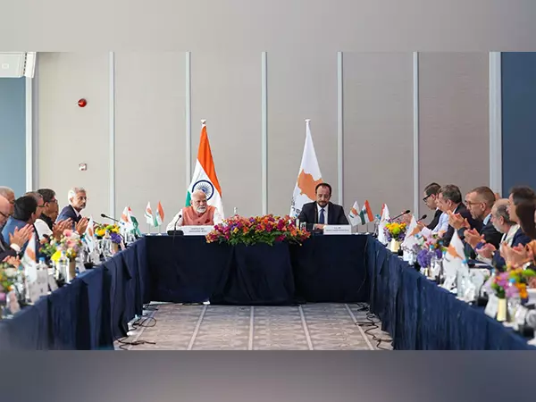 नवाचार, ऊर्जा, प्रौद्योगिकी जैसे क्षेत्रों में अपार संभावनाएं हैं: साइप्रस में सीईओ से मुलाकात पर PM Modi नवाचार, ऊर्जा, प्रौद्योगिकी जैसे क्षेत्रों में अपार संभावनाएं हैं: साइप्रस में सीईओ से मुलाकात पर PM Modi
