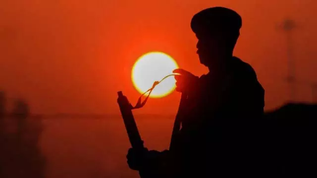 वैध कागजात होने पर भी नहीं बचा भरोसा, बंगाल के शख्स को भेजा गया बांग्लादेश वैध कागजात होने पर भी नहीं बचा भरोसा, बंगाल के शख्स को भेजा गया बांग्लादेश