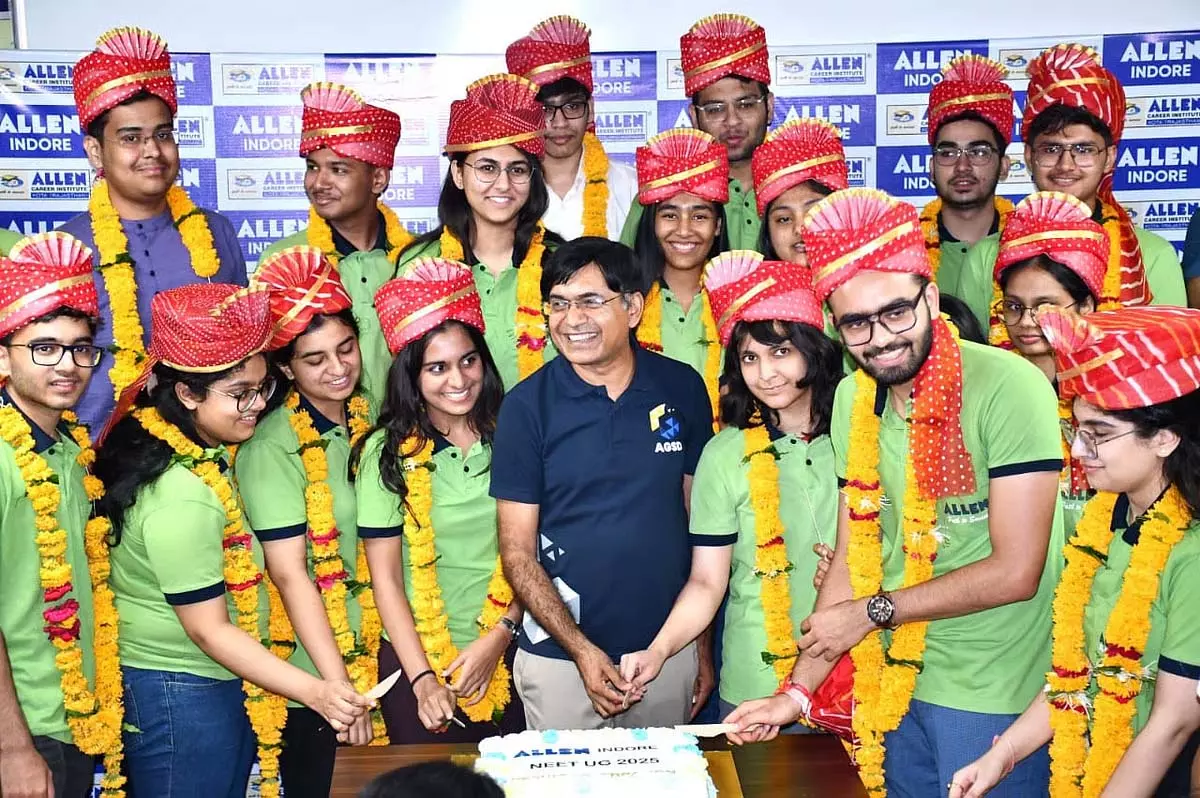 इंदौर के एलन करियर इंस्टीट्यूट का NEET रिजल्ट में जलवा, अमीषी गोयल को 289 AIR इंदौर के एलन करियर इंस्टीट्यूट का NEET रिजल्ट में जलवा, अमीषी गोयल को 289 AIR