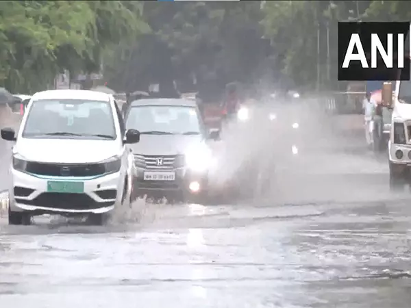 Maharashtra के कई इलाकों में सोमवार सुबह भारी बारिश हुई Maharashtra के कई इलाकों में सोमवार सुबह भारी बारिश हुई