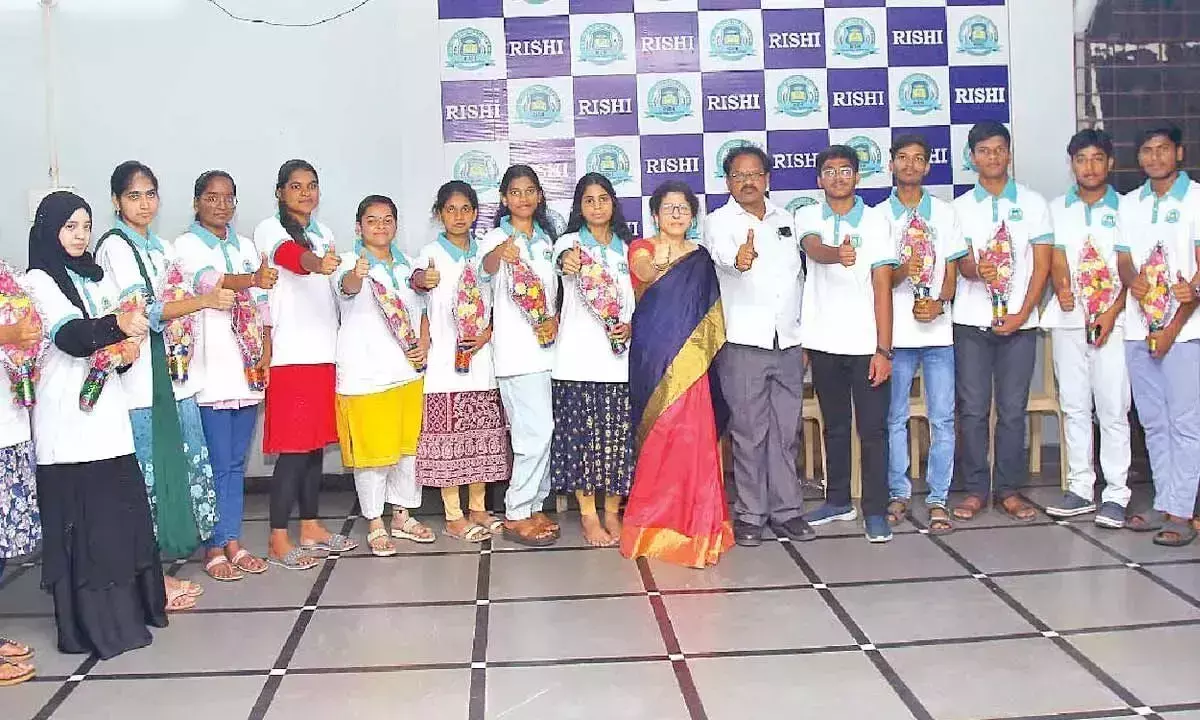 Telangana: ऋषि जूनियर कॉलेज के छात्रों ने नीट परीक्षा में बाजी मारी Telangana: ऋषि जूनियर कॉलेज के छात्रों ने नीट परीक्षा में बाजी मारी