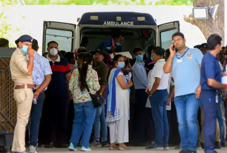 विमान हादसा: सिविल अस्पताल में अब तक 87 लोगों के डीएनए सैंपल का मिलान हुआ विमान हादसा: सिविल अस्पताल में अब तक 87 लोगों के डीएनए सैंपल का मिलान हुआ