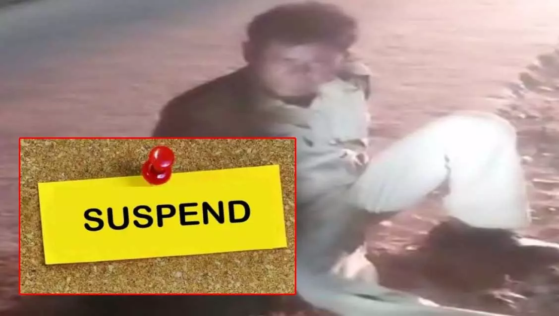 आरक्षक का शर्मनाक VIDEO हुआ था वायरल, हुआ एक्शन आरक्षक का शर्मनाक VIDEO हुआ था वायरल, हुआ एक्शन