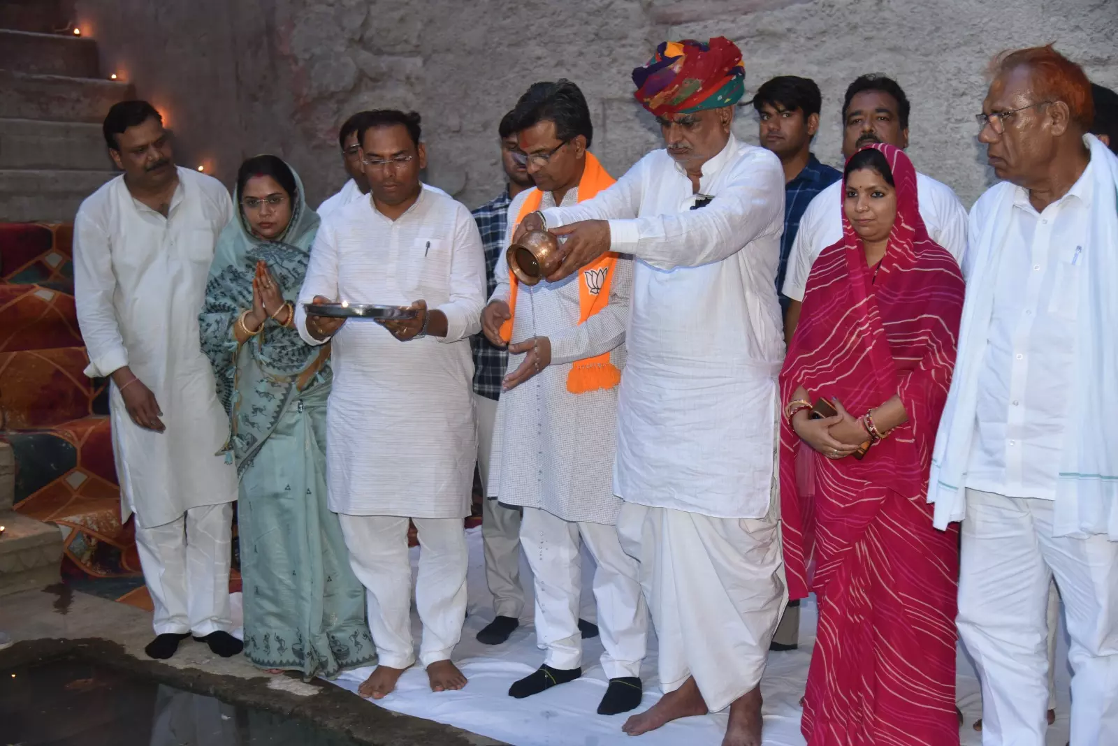 Jaipur: शाही कुण्ड की पावन संध्या में दीपदान और जलपूजन, जल संरक्षण का लिया गया संकल्प Jaipur: शाही कुण्ड की पावन संध्या में दीपदान और जलपूजन, जल संरक्षण का लिया गया संकल्प