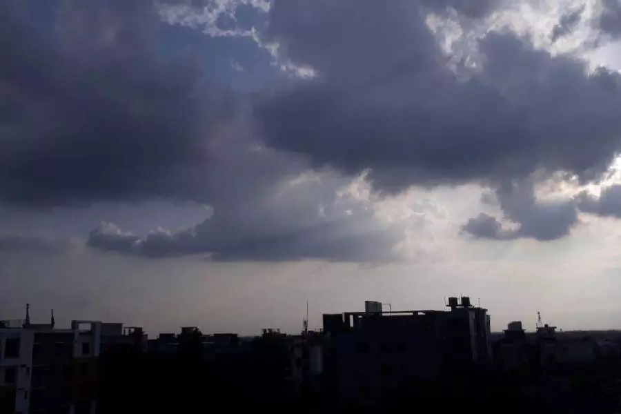 Darjeeling की पहाड़ियों में बारिश के बाद गिरा पारा Darjeeling की पहाड़ियों में बारिश के बाद गिरा पारा