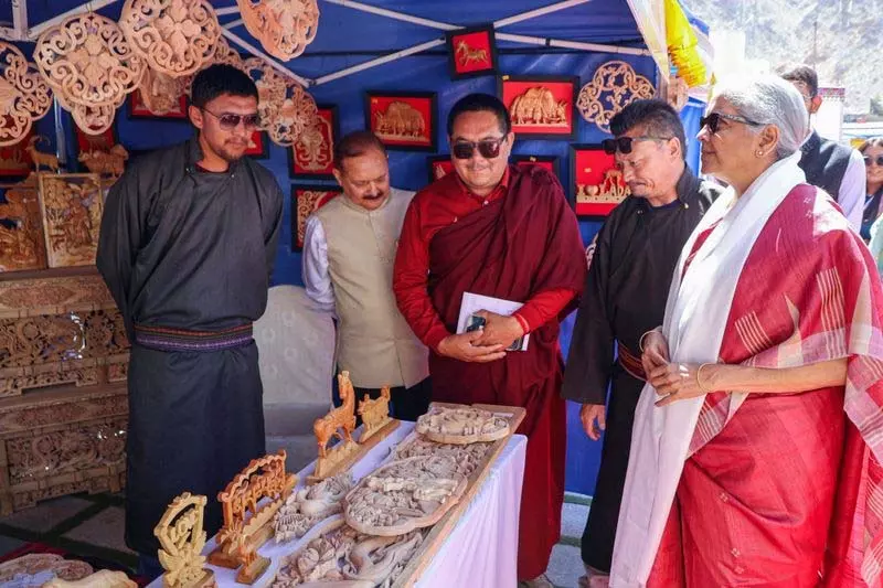 Ladakh के पर्यटन हितधारकों ने वित्त मंत्री से राहत पैकेज की मांग की Ladakh के पर्यटन हितधारकों ने वित्त मंत्री से राहत पैकेज की मांग की