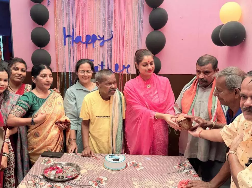 हम सब मिलकर बुजुर्गों के साथ होने वाली दुर्व्यवहार को रोक सकते है : डॉ एकता लंगेह हम सब मिलकर बुजुर्गों के साथ होने वाली दुर्व्यवहार को रोक सकते है : डॉ एकता लंगेह