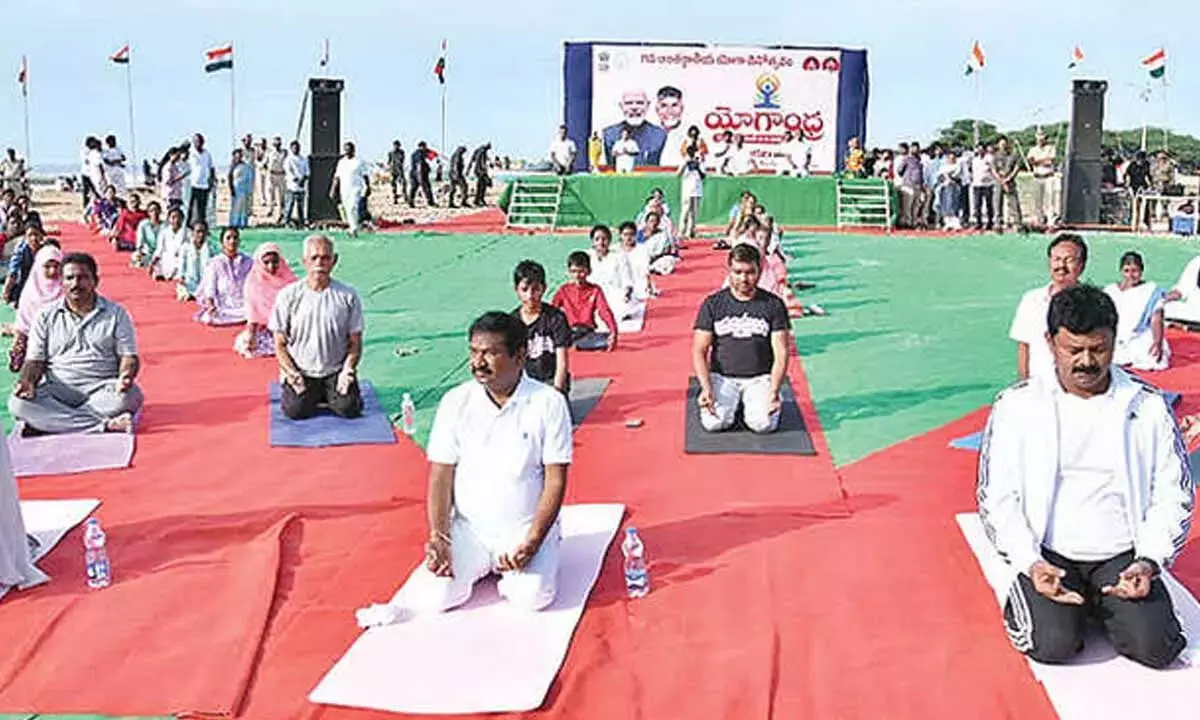 विशेष समुद्र तट योग महोत्सव आयोजित किया गया विशेष समुद्र तट योग महोत्सव आयोजित किया गया