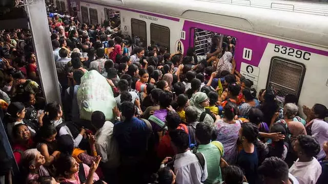 Mumbai : लोकल में सीनियर सिटीजन्स को राहत, पश्चिम रेलवे बनाएगा विशेष कोच Mumbai : लोकल में सीनियर सिटीजन्स को राहत, पश्चिम रेलवे बनाएगा विशेष कोच