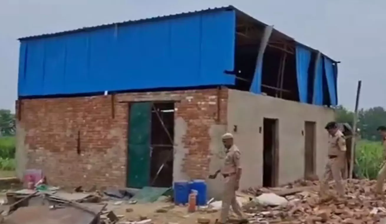 पटाखा फैक्ट्री में विस्फोट, 4 मजदूरों की मौत 6 घायल, VIDEO पटाखा फैक्ट्री में विस्फोट, 4 मजदूरों की मौत 6 घायल, VIDEO