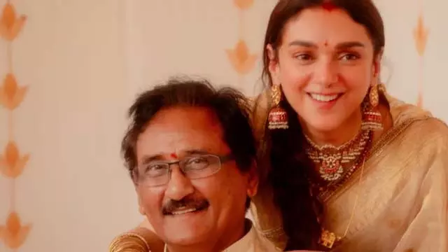 Aditi Roy Hydari’ : ‘बाबा और अप्पा’ नोट पर सिद्धार्थ ने भेजा लाल दिल Aditi Roy Hydari’ : ‘बाबा और अप्पा’ नोट पर सिद्धार्थ ने भेजा लाल दिल