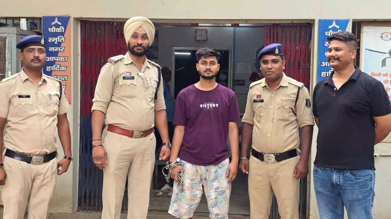 12 ATM कार्ड के साथ सटोरिया गिरफ्तार, पुलिस ने 30 बैंक खाते होल्ड कराए 12 ATM कार्ड के साथ सटोरिया गिरफ्तार, पुलिस ने 30 बैंक खाते होल्ड कराए