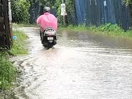 Kerala में बारिश 5 जिलों में रेड अलर्ट, 11 में शिक्षण संस्थानों में छुट्टी Kerala में बारिश 5 जिलों में रेड अलर्ट, 11 में शिक्षण संस्थानों में छुट्टी