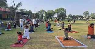 Bareilly: योगाभ्यास से योग सप्ताह का आगाज़, नागरिकों ने लिया नियमित योग का संकल्प Bareilly: योगाभ्यास से योग सप्ताह का आगाज़, नागरिकों ने लिया नियमित योग का संकल्प