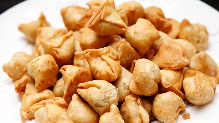 How to Make Samosa : समोसे जो न सिर्फ स्वादिष्ट, बल्कि लंबे समय तक फ्रेश रहें How to Make Samosa : समोसे जो न सिर्फ स्वादिष्ट, बल्कि लंबे समय तक फ्रेश रहें