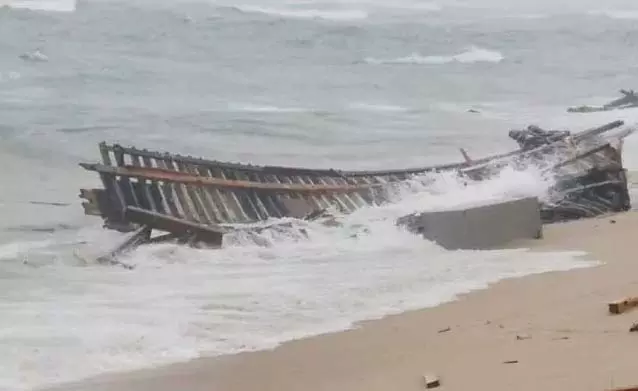 Andhra : नाव से गिरकर दो मछुआरों की मौत Andhra : नाव से गिरकर दो मछुआरों की मौत