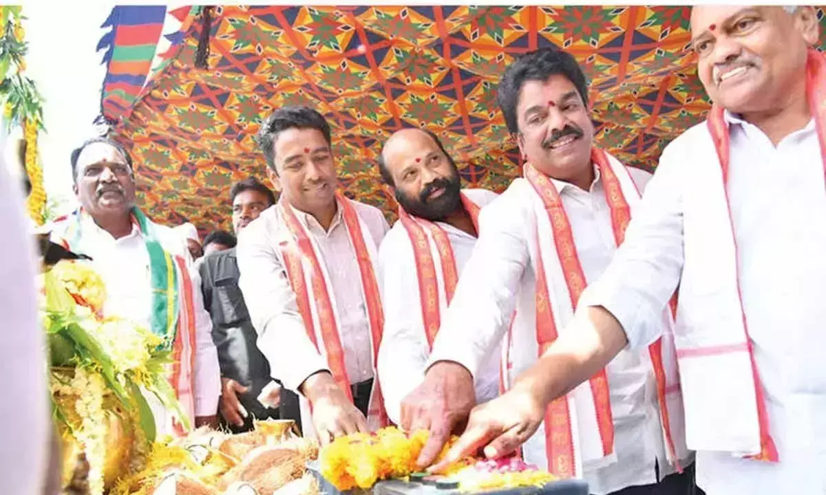 Andhra: कृष्णा पूर्वी डेल्टा में पानी छोड़ा गया Andhra: कृष्णा पूर्वी डेल्टा में पानी छोड़ा गया