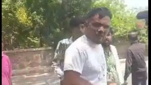 Air India विमान दुर्घटना: एकमात्र जीवित बचे विश्वाश कुमार रमेश का वीडियो Air India विमान दुर्घटना: एकमात्र जीवित बचे विश्वाश कुमार रमेश का वीडियो