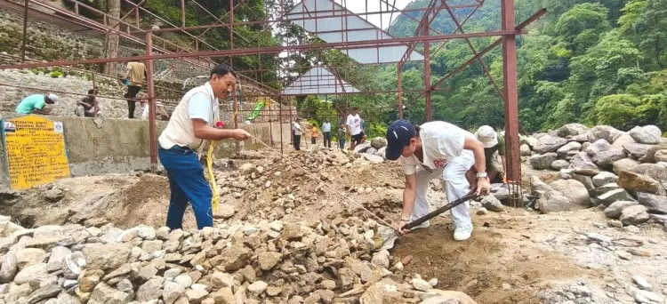Sikkim : सामूहिक श्रमदान के माध्यम से रिम्बी में बच्चों का पार्क लगभग पूरा होने को है Sikkim : सामूहिक श्रमदान के माध्यम से रिम्बी में बच्चों का पार्क लगभग पूरा होने को है