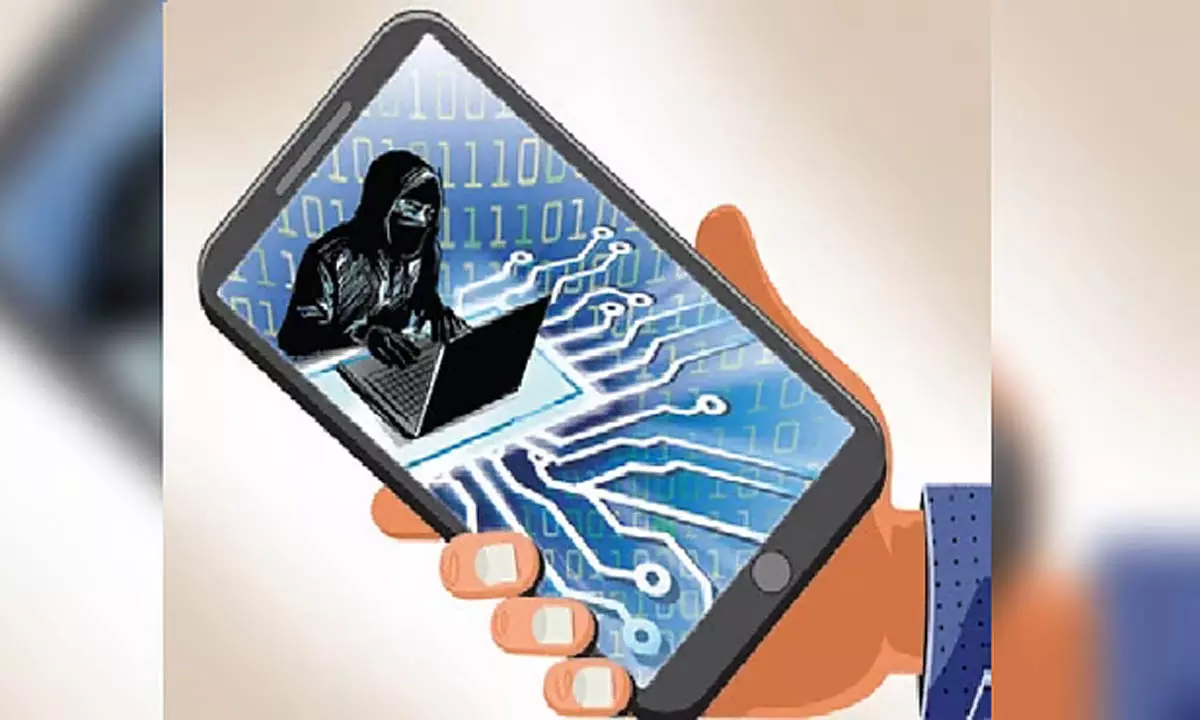 Andhra Pradesh के खुफिया अधिकारी का फोन हैक; 69,000 रुपये चोरी Andhra Pradesh के खुफिया अधिकारी का फोन हैक; 69,000 रुपये चोरी
