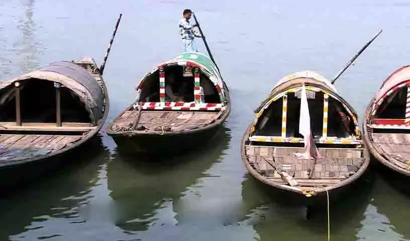दुखद डूबने के बाद Godavari में बसारा में देशी नौकाओं पर प्रतिबंध दुखद डूबने के बाद Godavari में बसारा में देशी नौकाओं पर प्रतिबंध