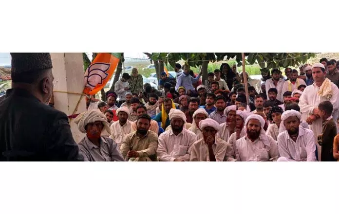 खटाना ने आदिवासियों की उपेक्षा के लिए Omar सरकार की आलोचना की खटाना ने आदिवासियों की उपेक्षा के लिए Omar सरकार की आलोचना की