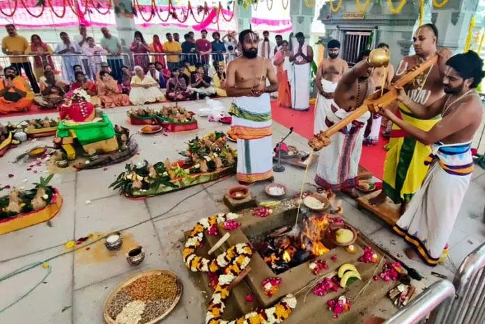 J&K: तिरुपति बालाजी मंदिर में दूसरा वार्षिक दिवस श्रद्धा और उल्लास के साथ मनाया गया J&K: तिरुपति बालाजी मंदिर में दूसरा वार्षिक दिवस श्रद्धा और उल्लास के साथ मनाया गया
