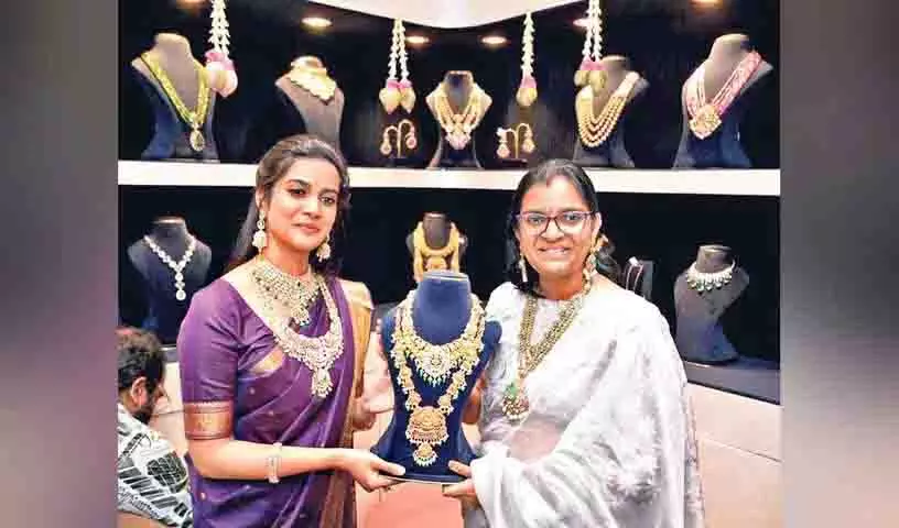 Hyderabad के जुबली हिल्स में हरा गोल्ड एंड डायमंड्स शोरूम का शुभारंभ Hyderabad के जुबली हिल्स में हरा गोल्ड एंड डायमंड्स शोरूम का शुभारंभ