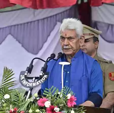 J&K में किसी भी आतंकी हमले को युद्ध कार्रवाई माना जाएगा: LG Manoj Sinha J&K में किसी भी आतंकी हमले को युद्ध कार्रवाई माना जाएगा: LG Manoj Sinha