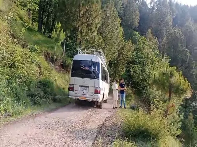 PoJK निवासी दशकों से उपेक्षित सड़कों और टूटे वादों से जूझ रहे PoJK निवासी दशकों से उपेक्षित सड़कों और टूटे वादों से जूझ रहे