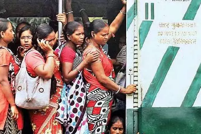 हक की बात करते-करते लालियों के आंसू नमकीन रह जाते हक की बात करते-करते लालियों के आंसू नमकीन रह जाते