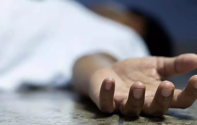 मानसिक तनाव के चलते सिलीगुड़ी के एक व्यक्ति ने आत्महत्या कर ली मानसिक तनाव के चलते सिलीगुड़ी के एक व्यक्ति ने आत्महत्या कर ली